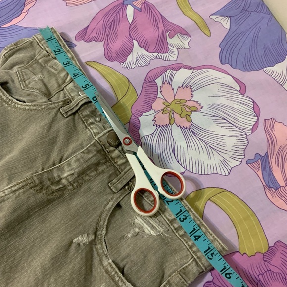 Like New Free People Distressed Skinny light Gray Jeans 26 size Women - Picture 11 of 16